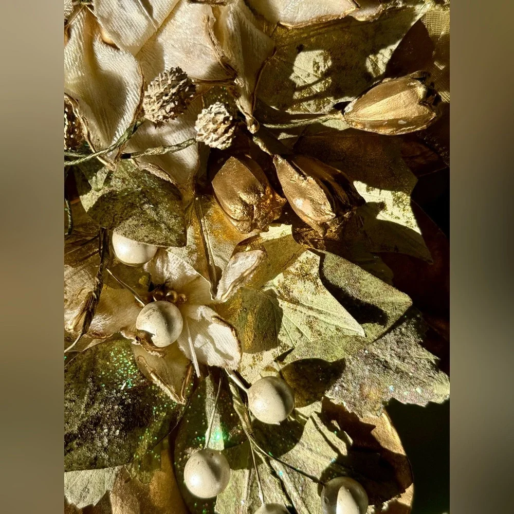 Elegant Gold Floral Brooch